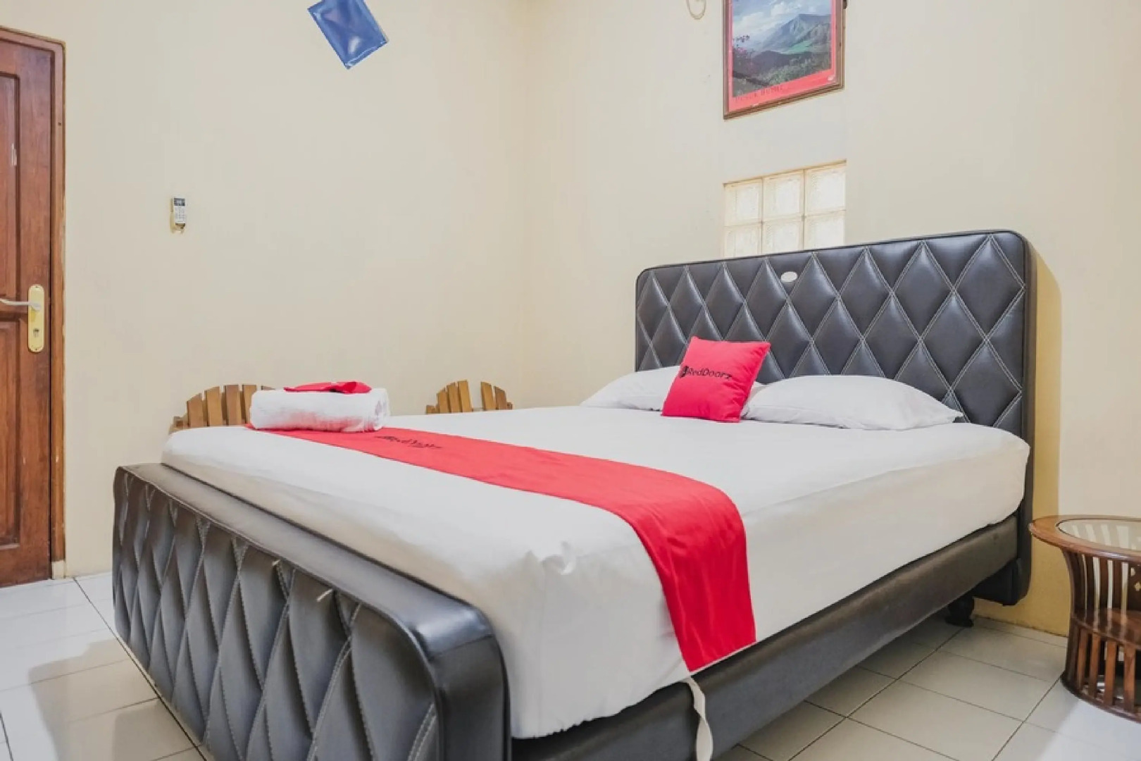 RedDoorz Syariah near Stadion Maulana Yusuf