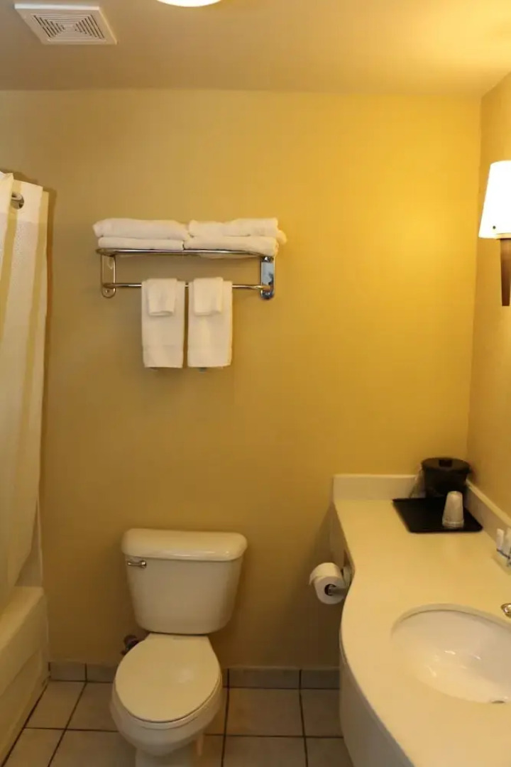 Wingate by Wyndham Dublin Near Claytor Lake State Park