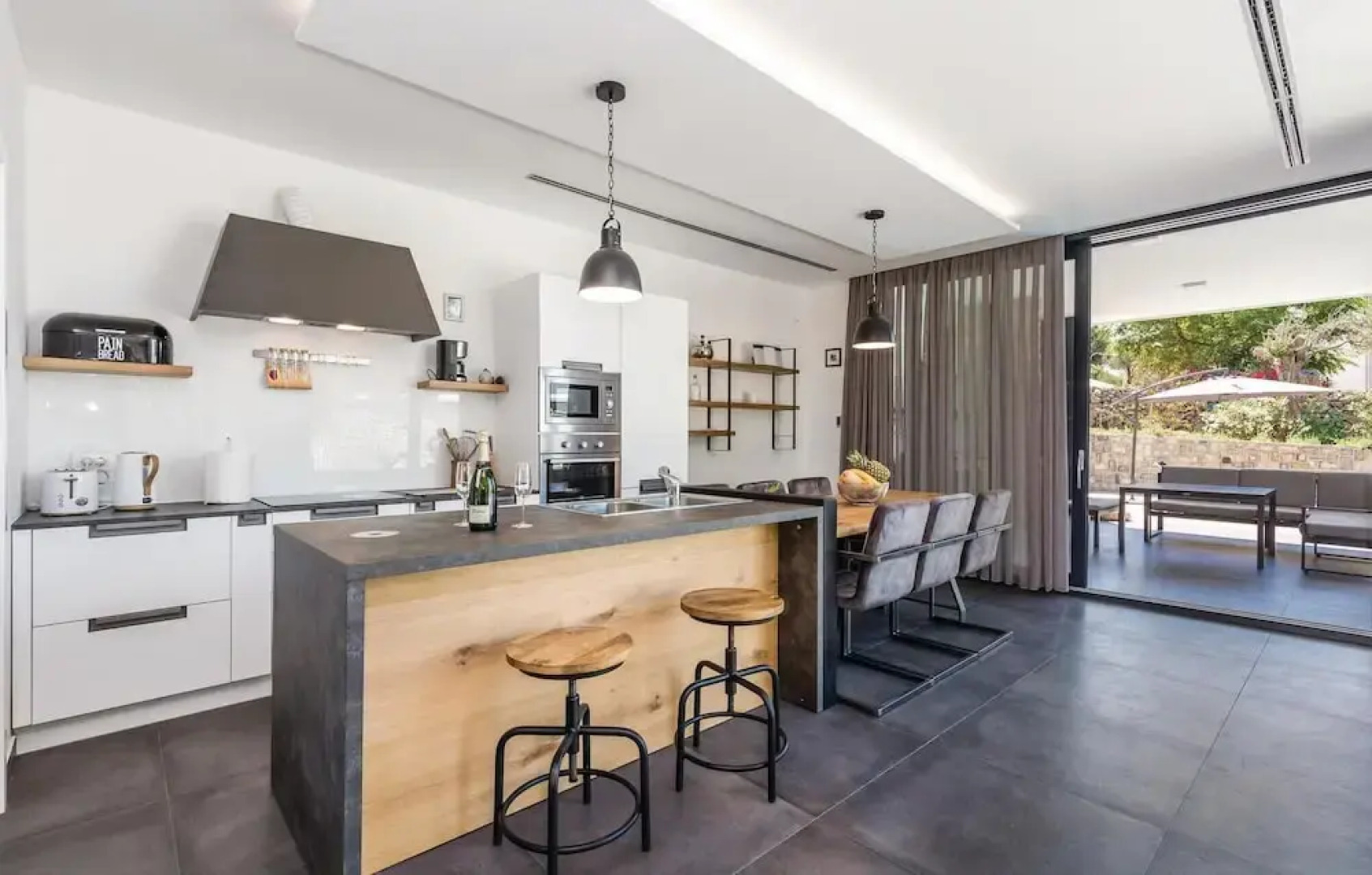 Awesome Home in Lun With Wifi, Outdoor Swimming Pool and 4 Bedrooms