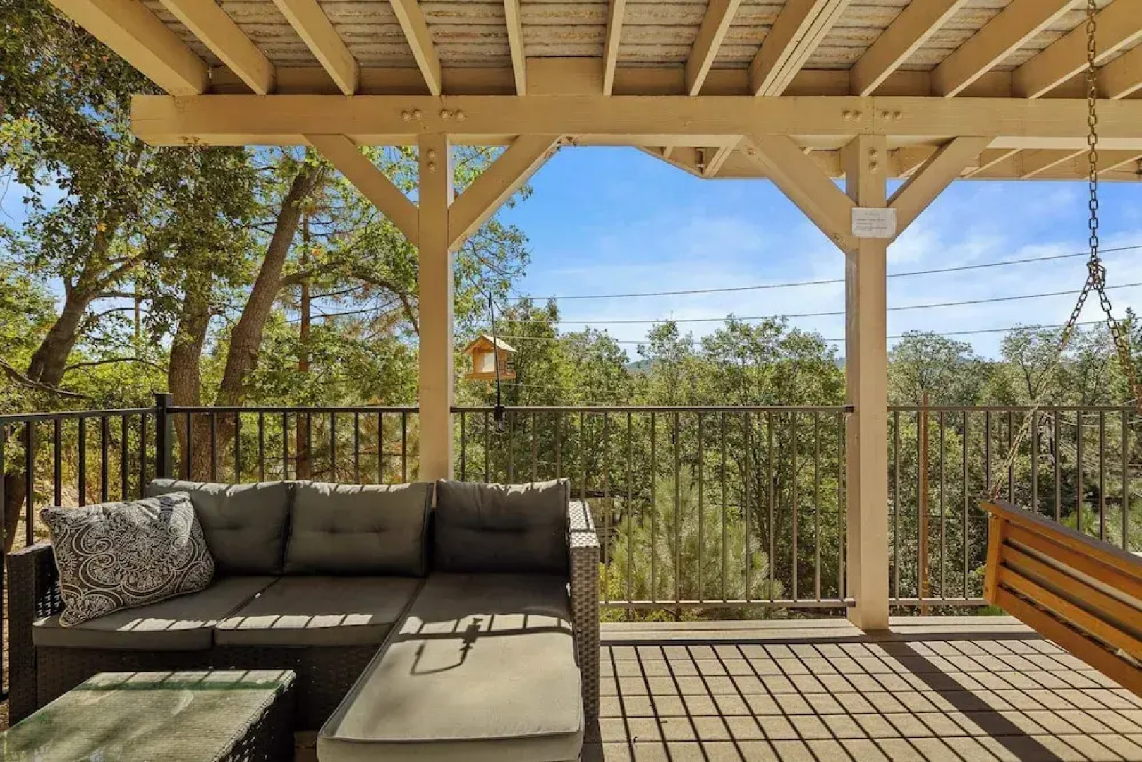 Bearfoot Lodge Near Hiking & Skiing!