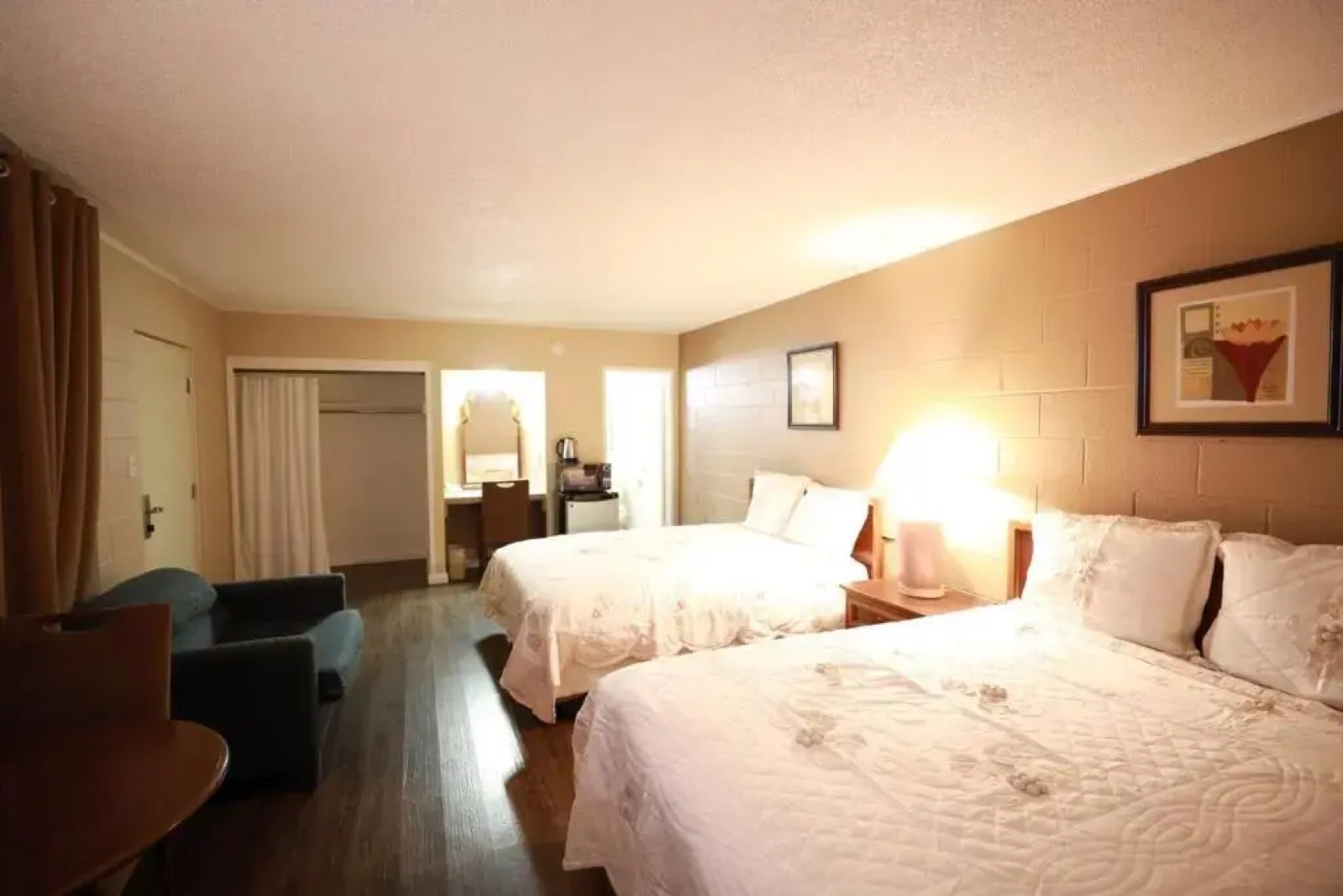 Royal Inn and Suites