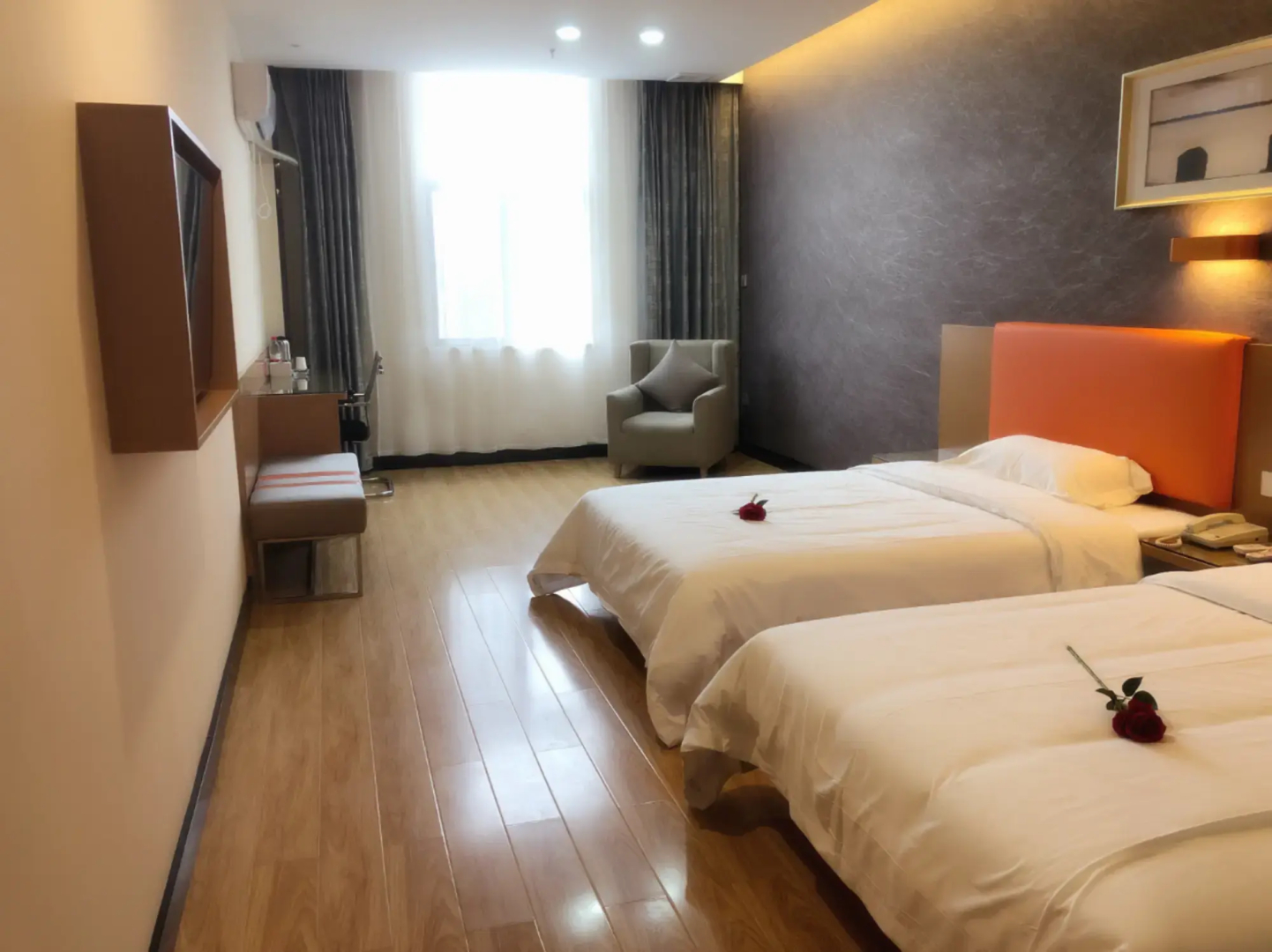 7 Days Premium Qianjiang Railway Station Longxiacheng