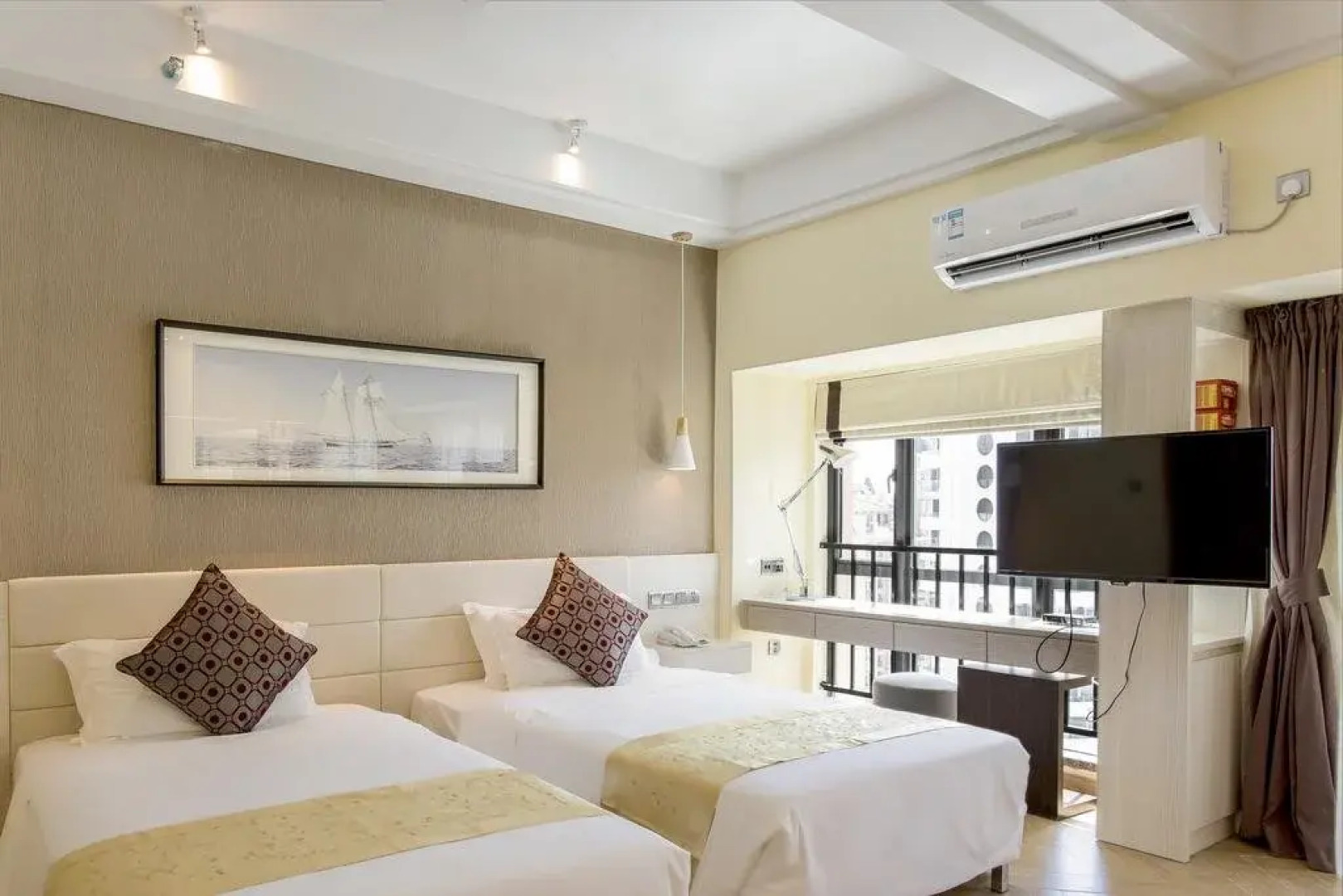 Coral Palace Holiday Inn