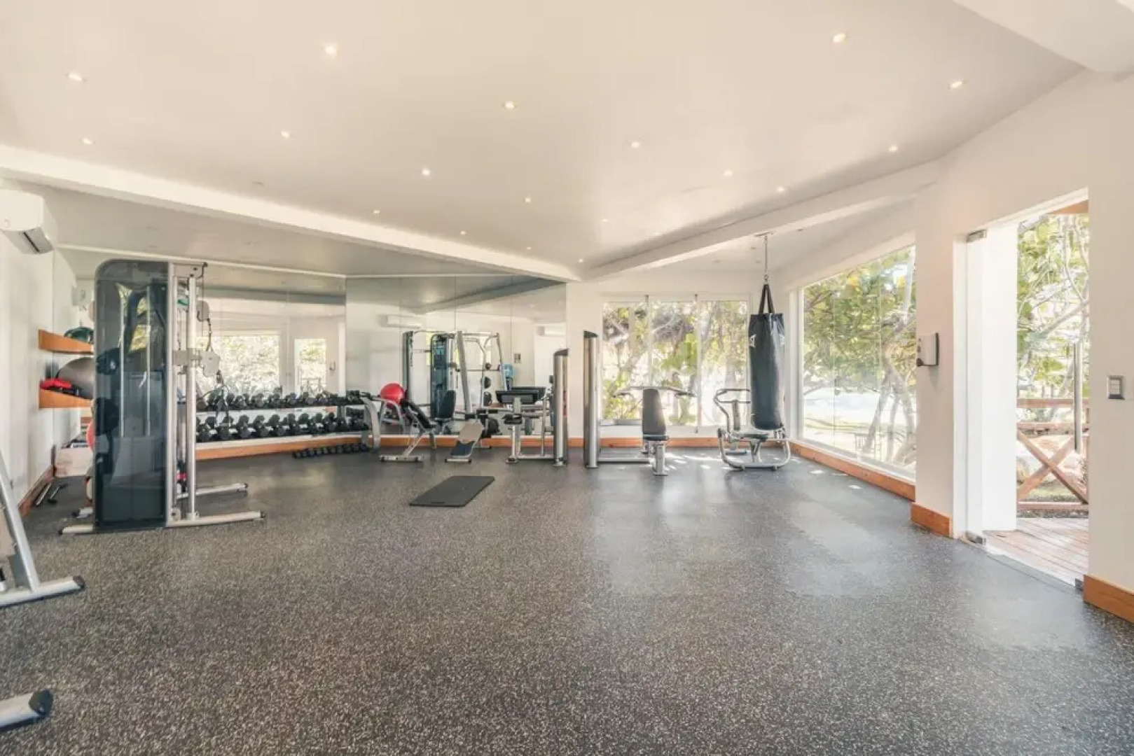 A few Steps to the Beach Enjoy This Joyful apt at Playa Dorada W Breakfast Included