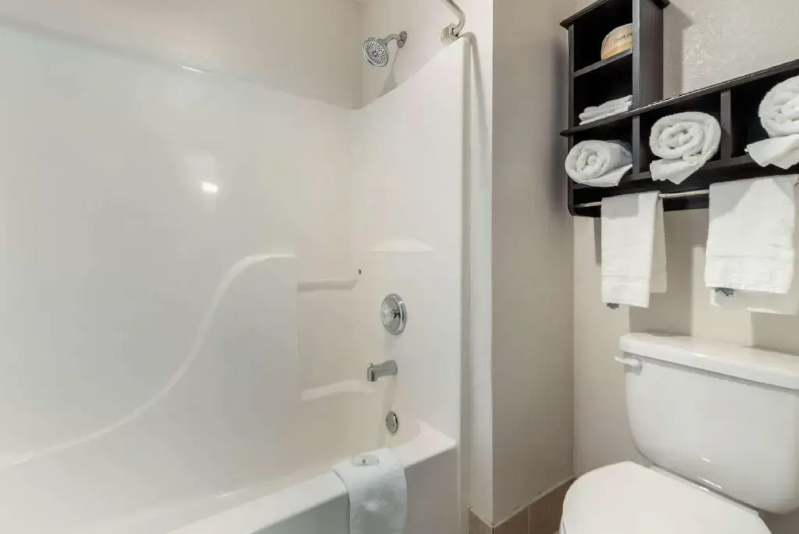 Allington Inn & Suites South Fork