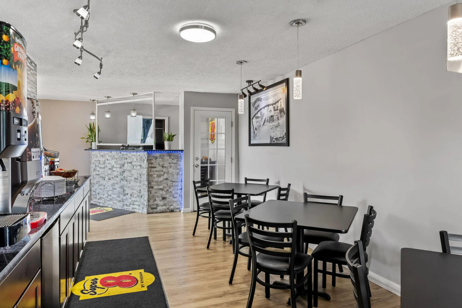 Super 8 by Wyndham Brownsburg