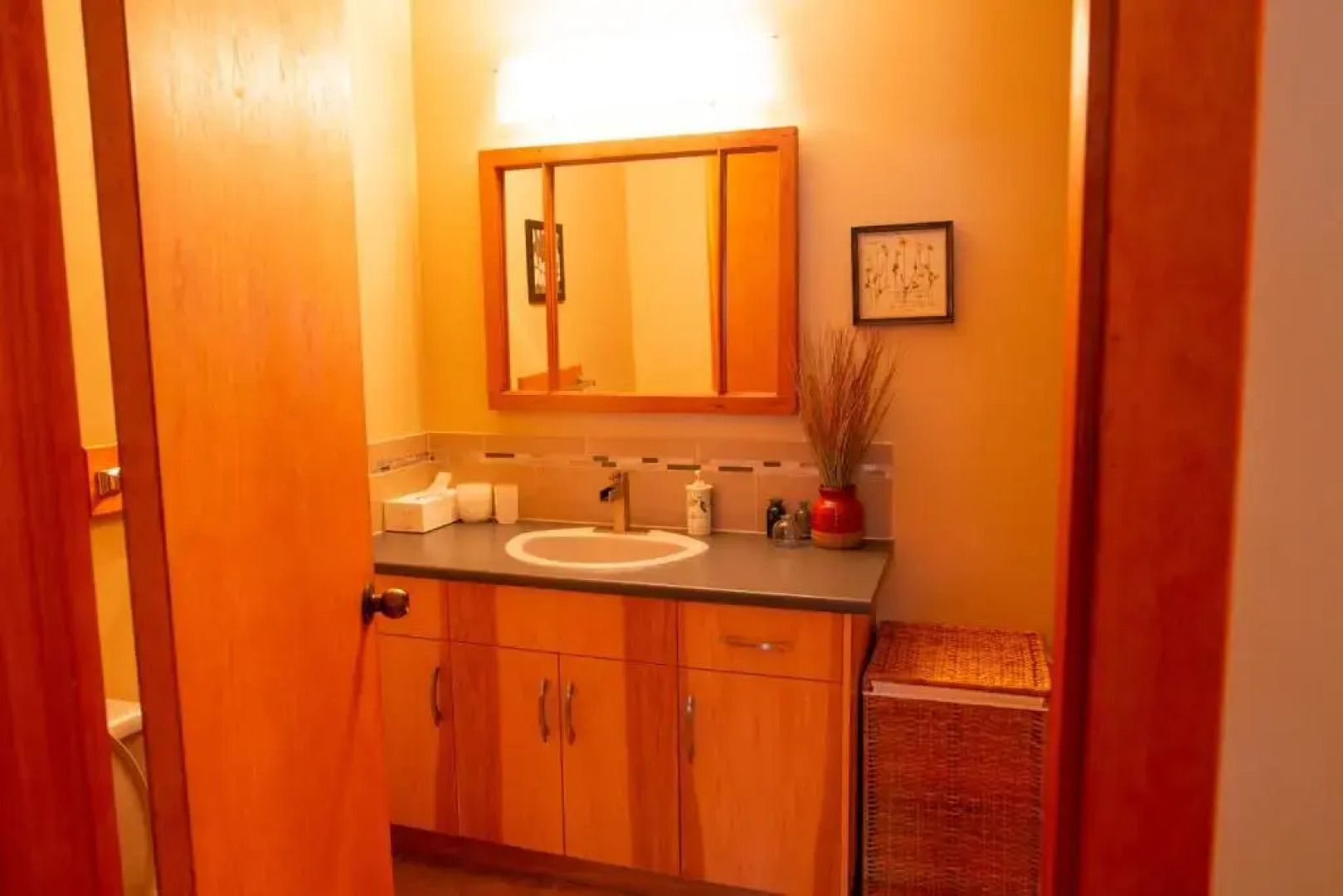 The Overlook, Luxury Lakeside Home with Dock