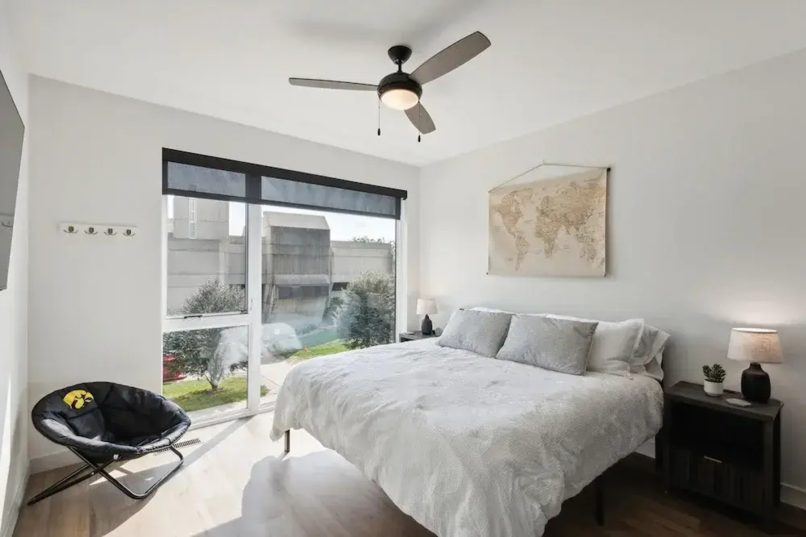 New Modern Townhome With Rooftop Patio 2 Bedroom Townhouse by RedAwning