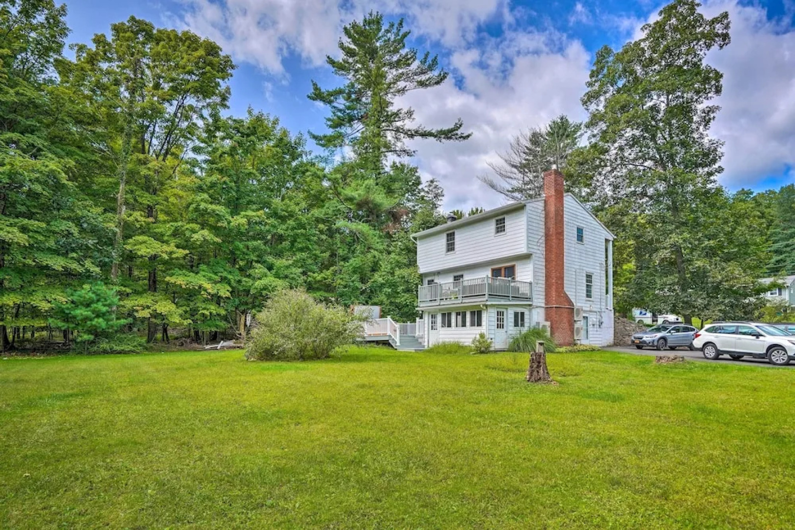 Woodstock Getaway w/ Hot Tub ~ 2 Mi to Dtwn!