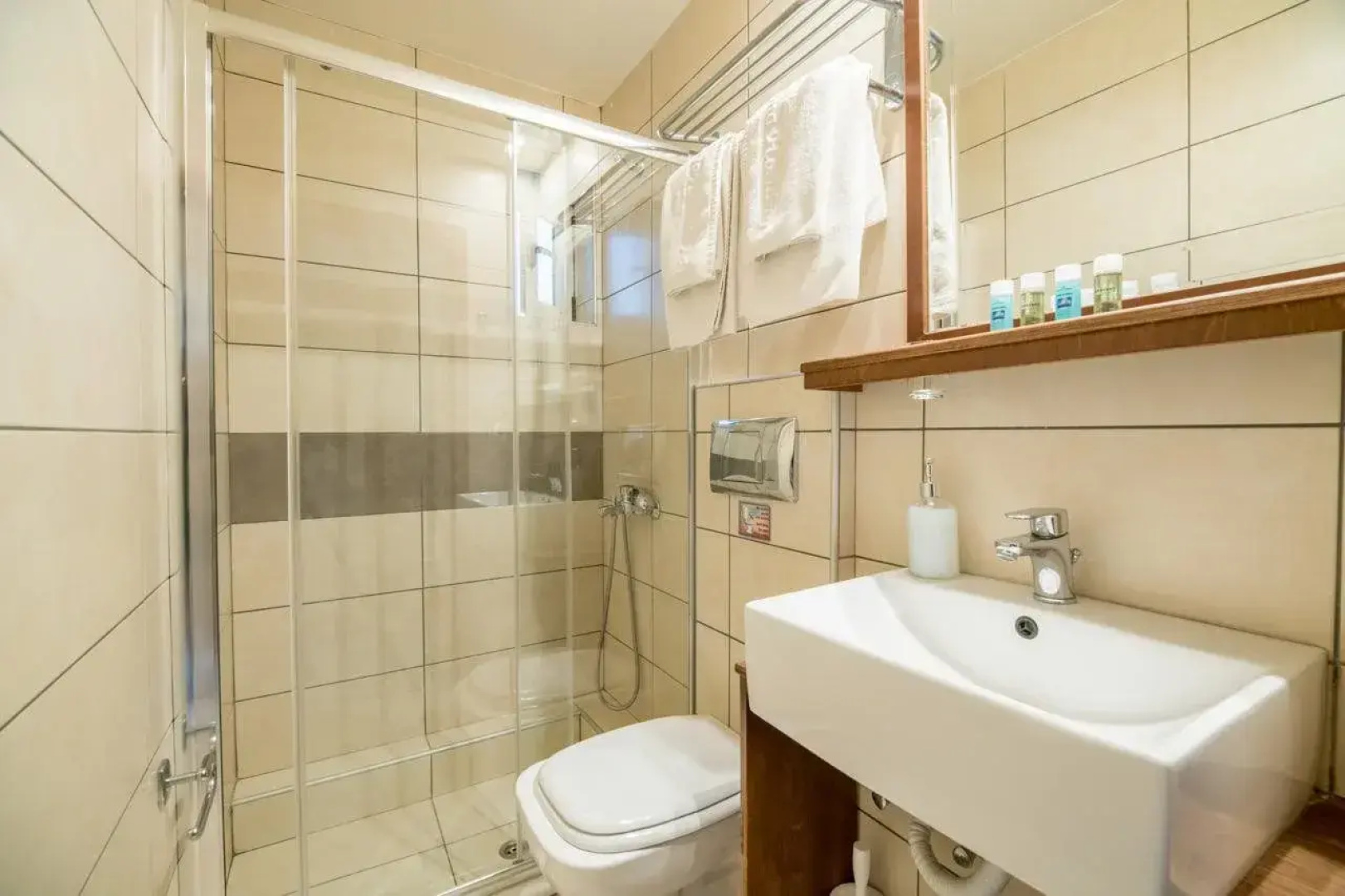 Hiona Holiday Hotel