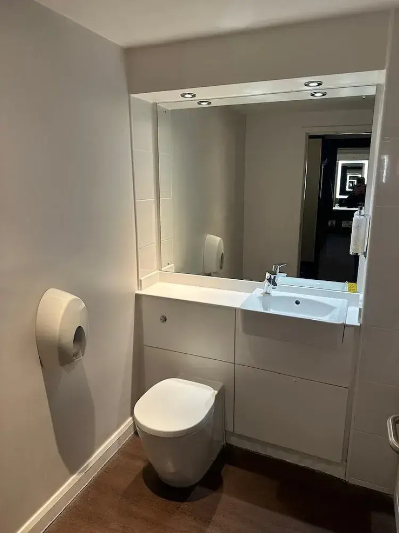 Premier Roomz Two Mills