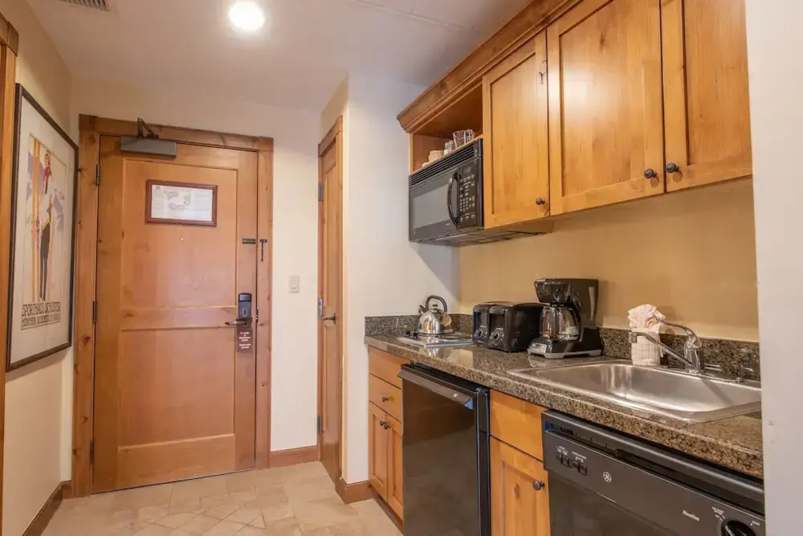 Slopeside Studio Unit With Kitchenette Studio Bedroom Condo - No Cleaning Fee! by RedAwning