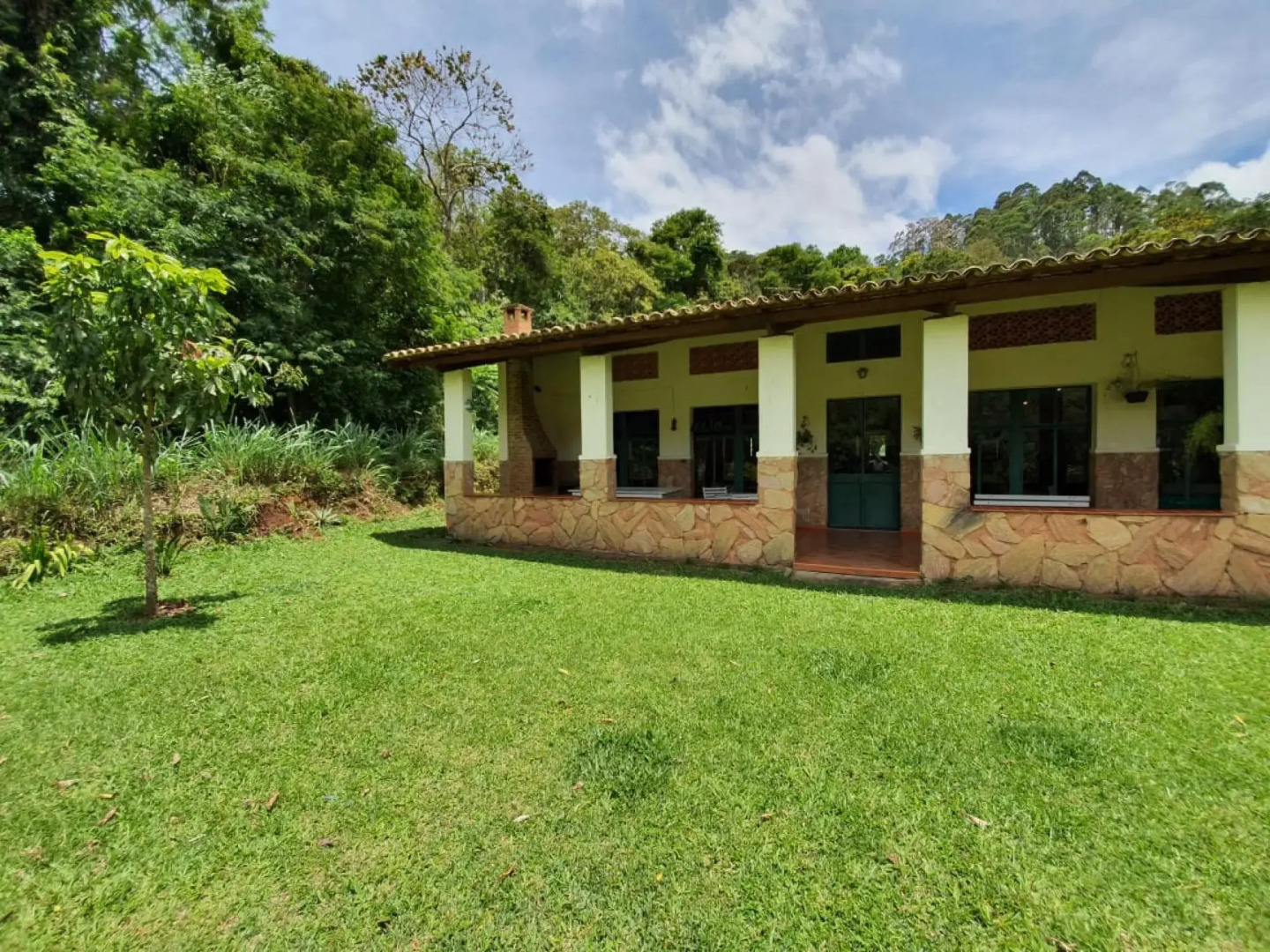 Pineapples Frib174 Country House for 20 pax