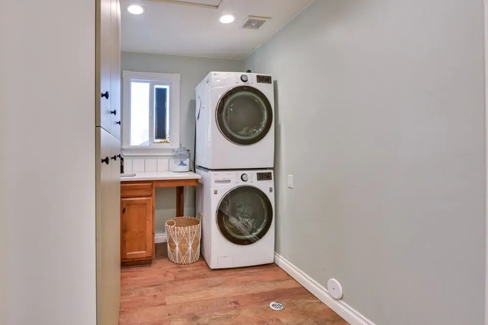 Layton Home w/ Pool + Hot Tub, 23 Mi to Snowbasin!