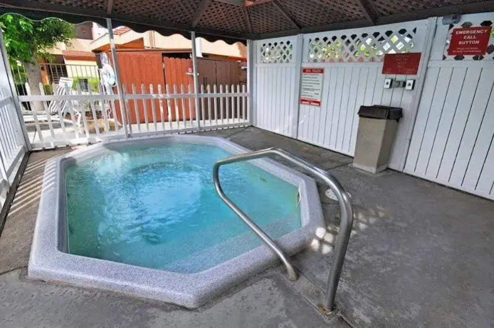 Costa Mesa Inn
