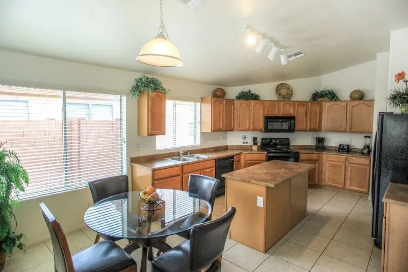 Near Great Shopping & Dining! Pool Table & Games!