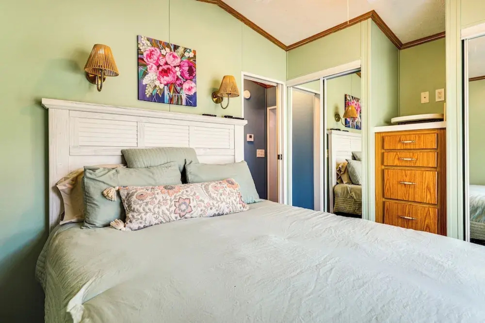 Resort Dock & Boat Ramp: Home w/ Wolf Bay Access