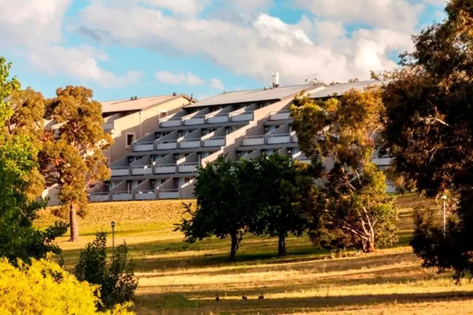 Horizons 418 - Lake Jindabyne Waterfront