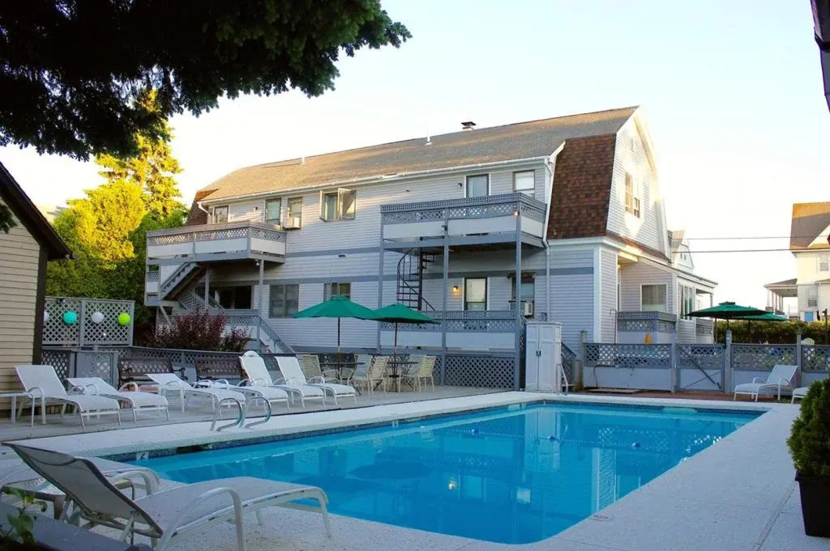 The Lighthouse Inn & Suites