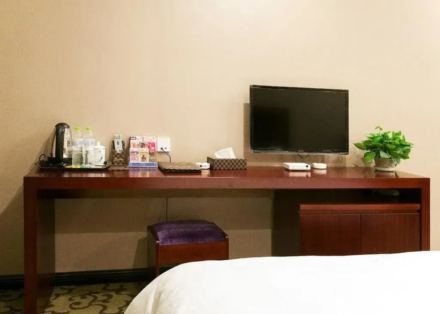 Liangjiang Shiguang Inn