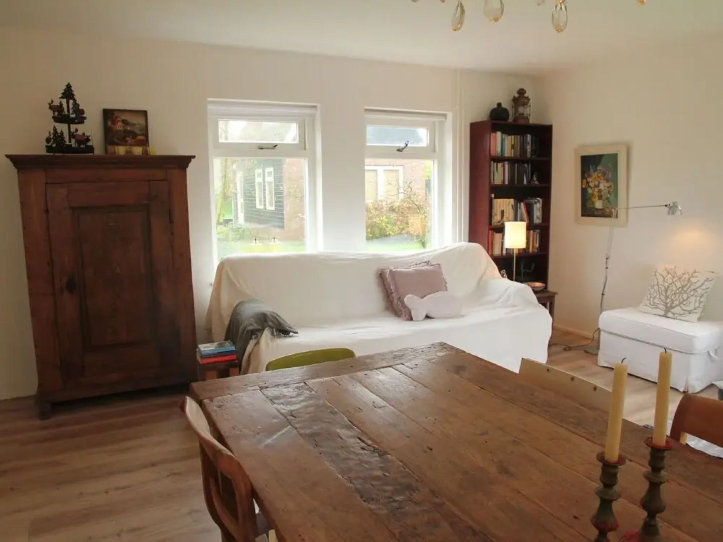 Romantic Holiday Home Directly on the Markermeer Lake with Waterfront Terrace