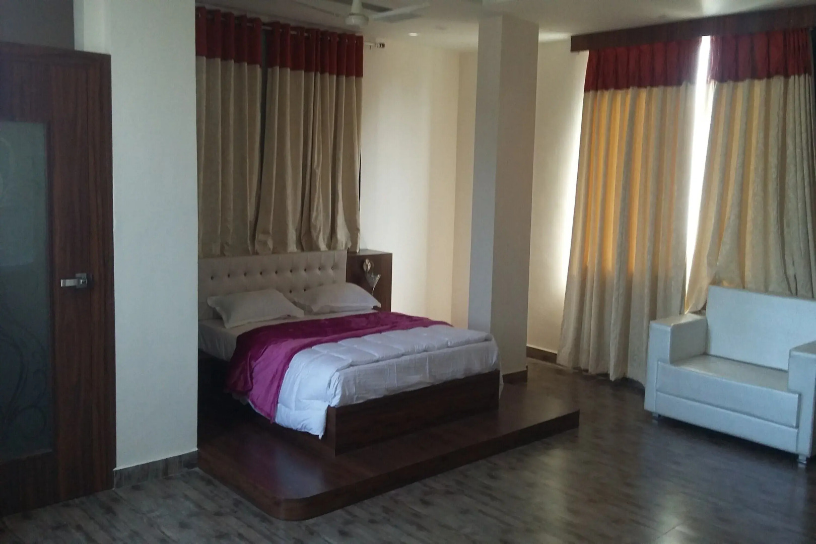 Hotel Khatana Palace