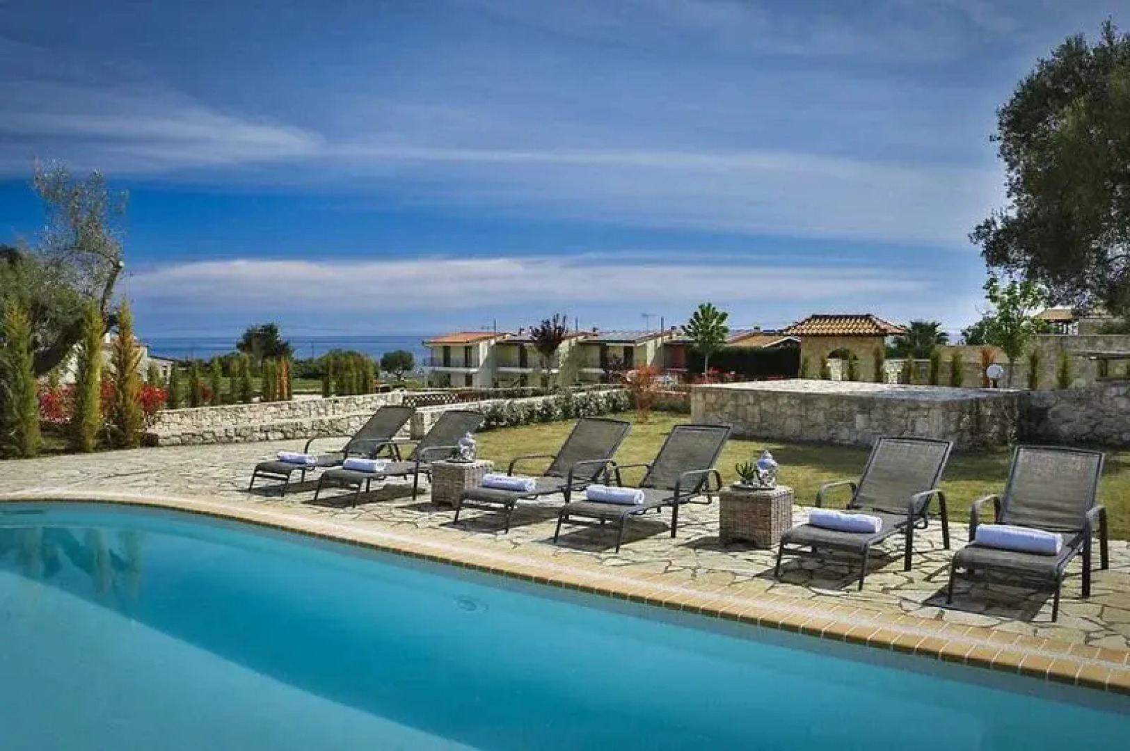 Nefeli Villas & Suites