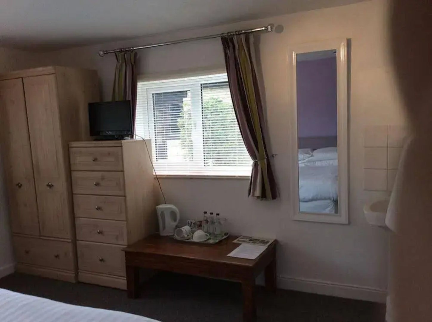 Priory Tearooms Burford With Rooms