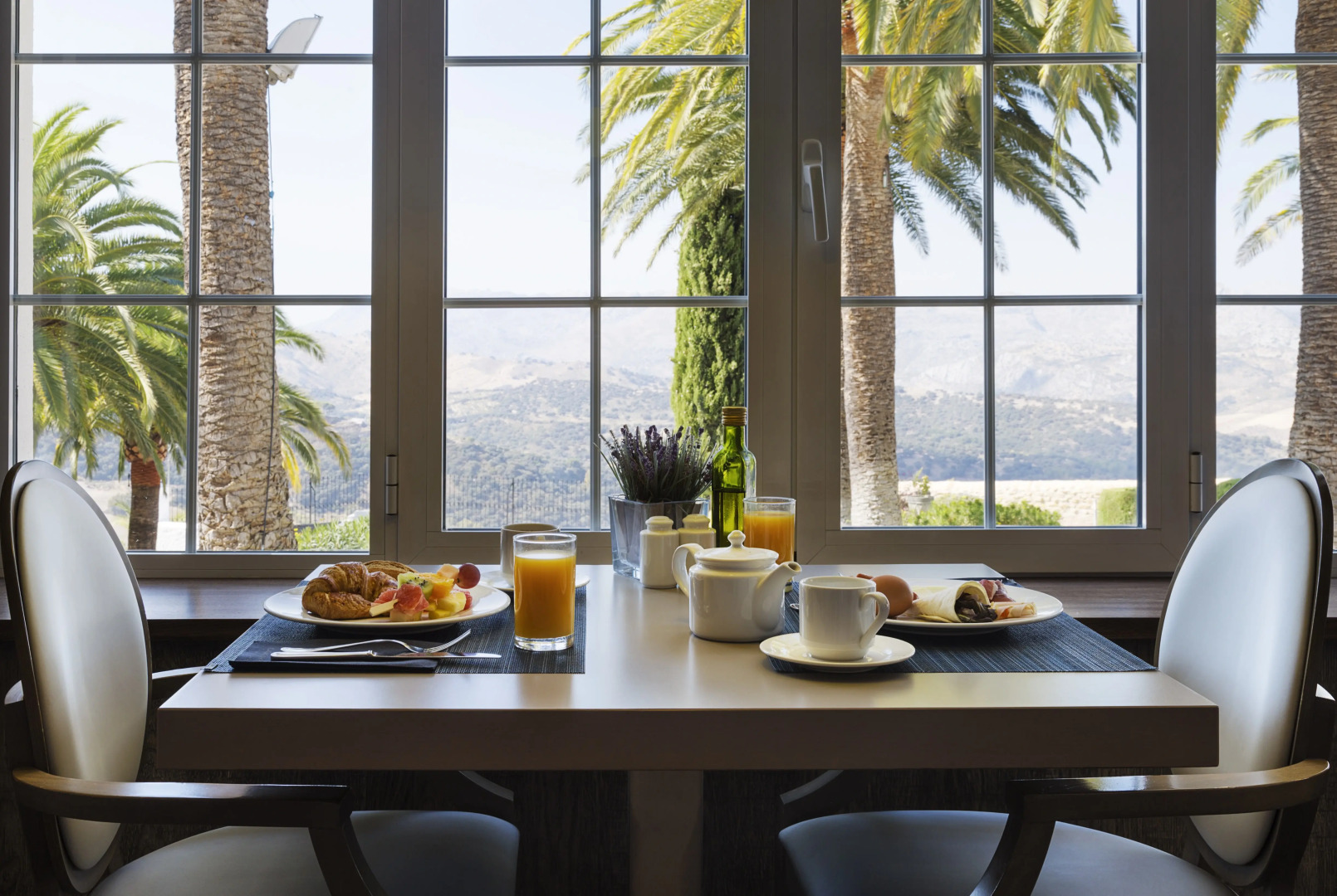 Отель Catalonia Reina Victoria