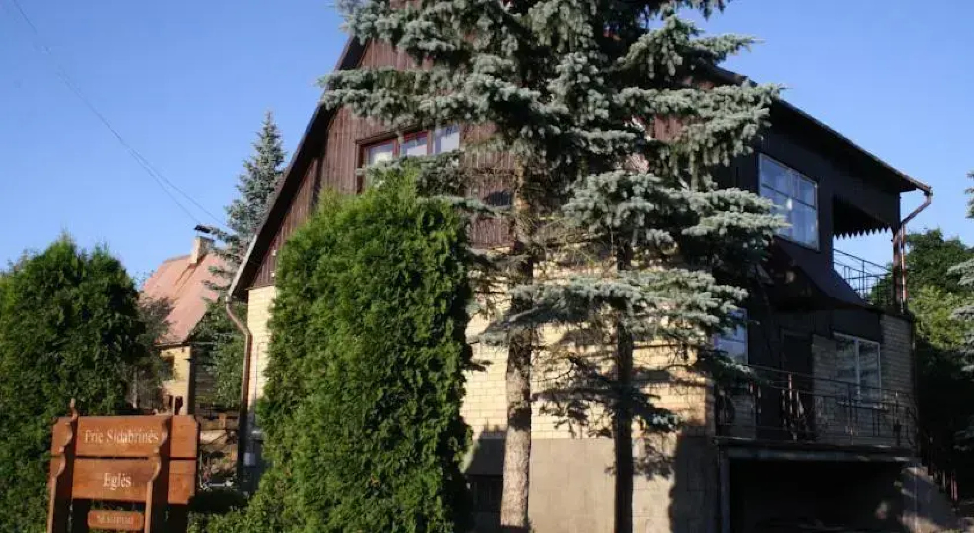 Prie Sidabrinės Eglės