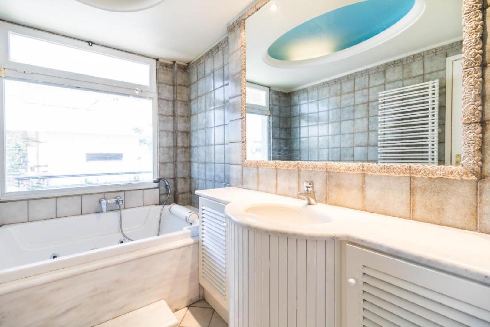 4 bdr Villa with Private Pool in Glyfada