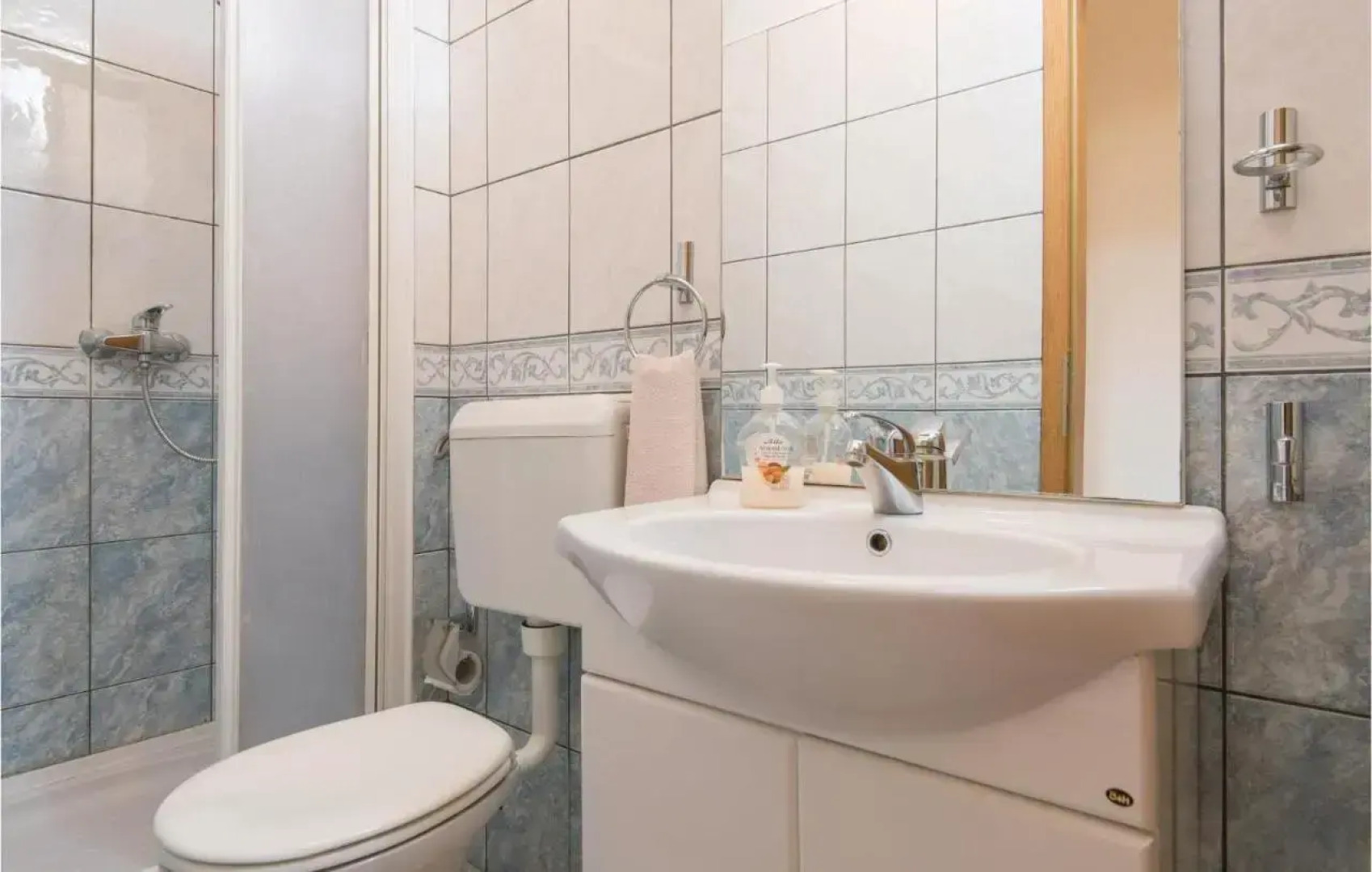 Five-Bedroom Holiday Home in Orebici