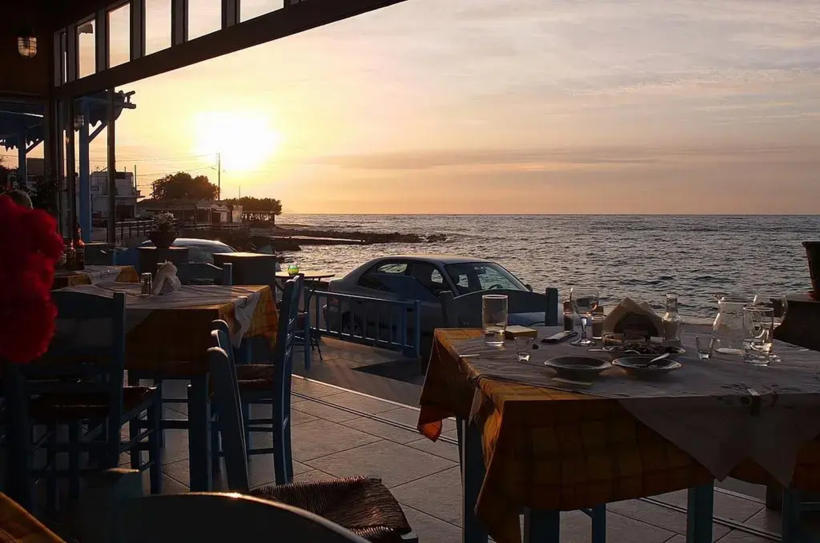 Socrates Apartments & Restaurant