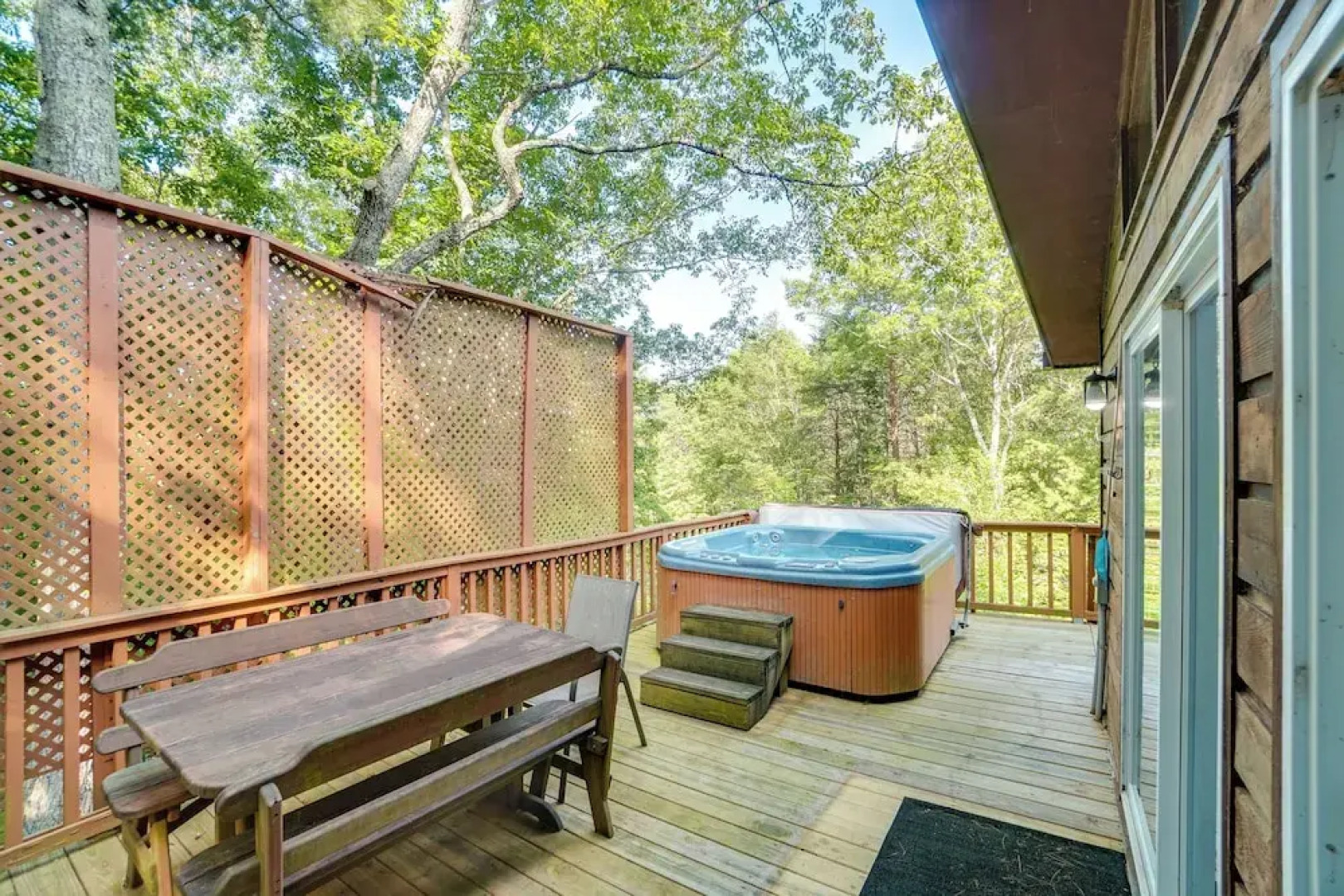 Private Hot Tub & Game Room: Cleveland Getaway