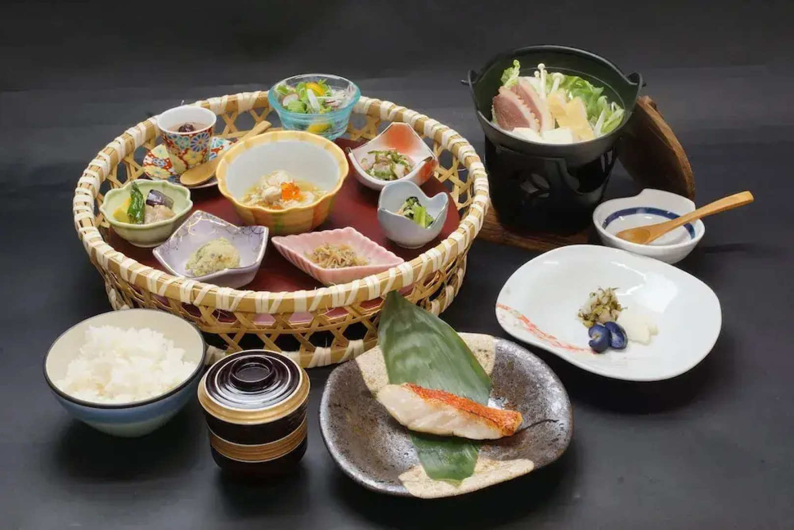 Kyou Gohan to Rotenburo no Yado Yunohanatsukiya