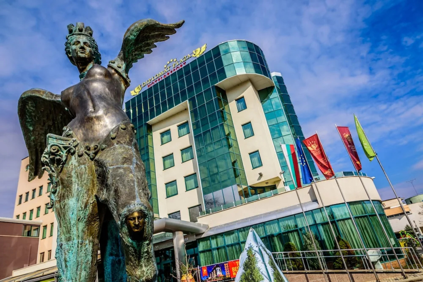 Diplomat Plaza Hotel & Resort