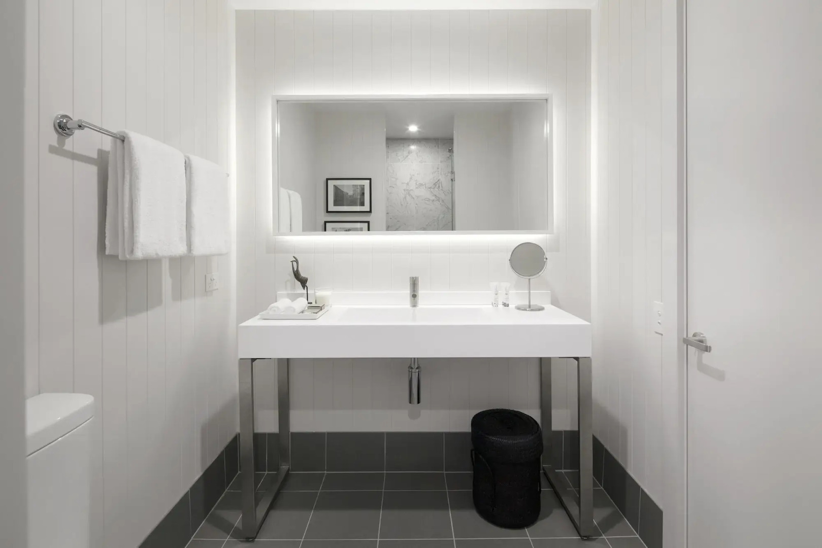 Burbury Hotel & Apartments