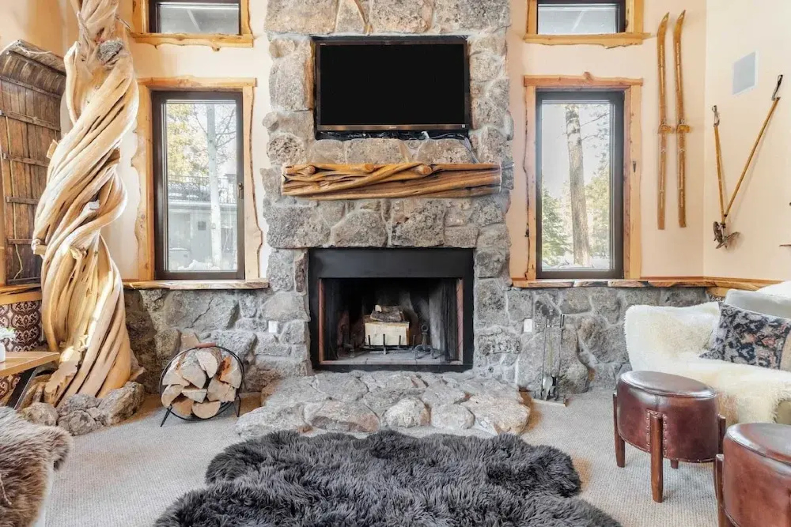 Base Camp by Avantstay Magical Cabin w/ Sauna, Hot Tub & Close to Snow & Golf