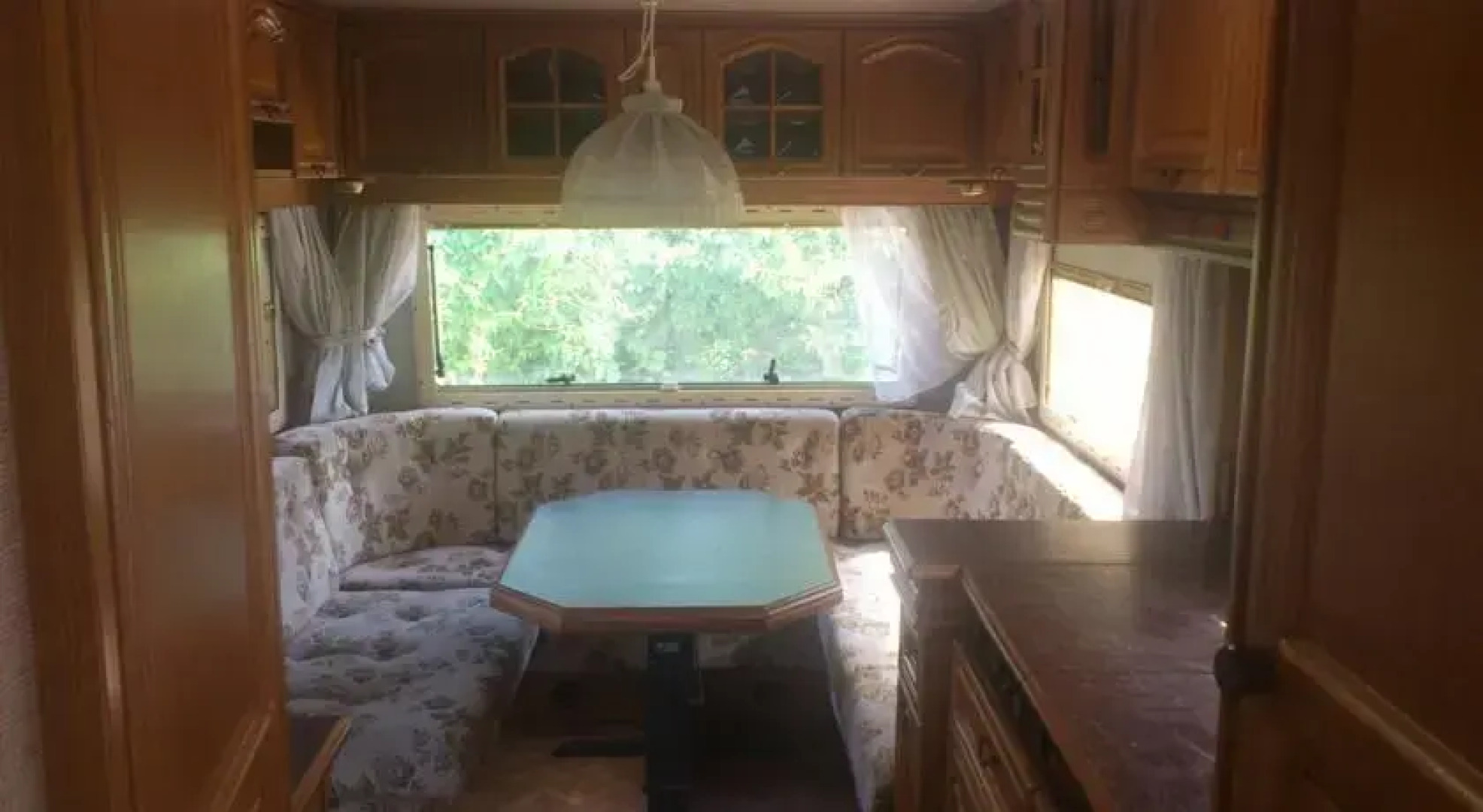 Summer bungalo trailer