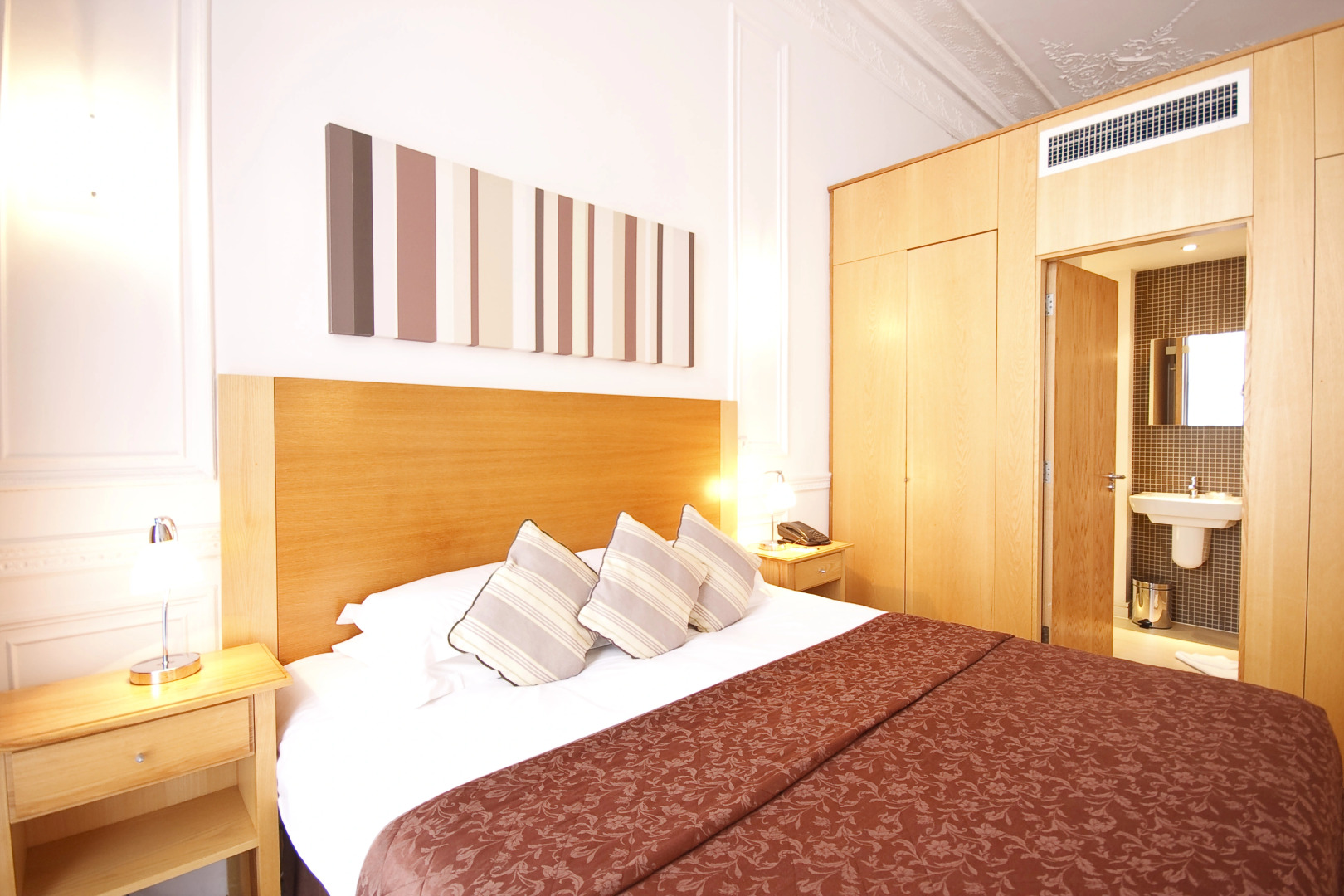 OYO The Cleveland Hotel