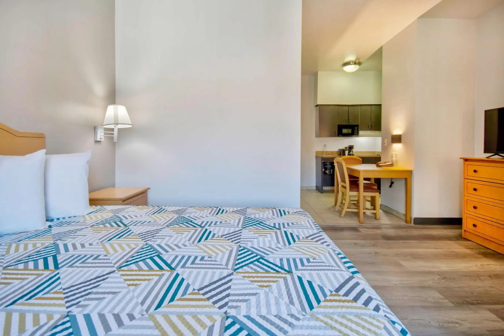 Studio 6 Bakersfield, CA