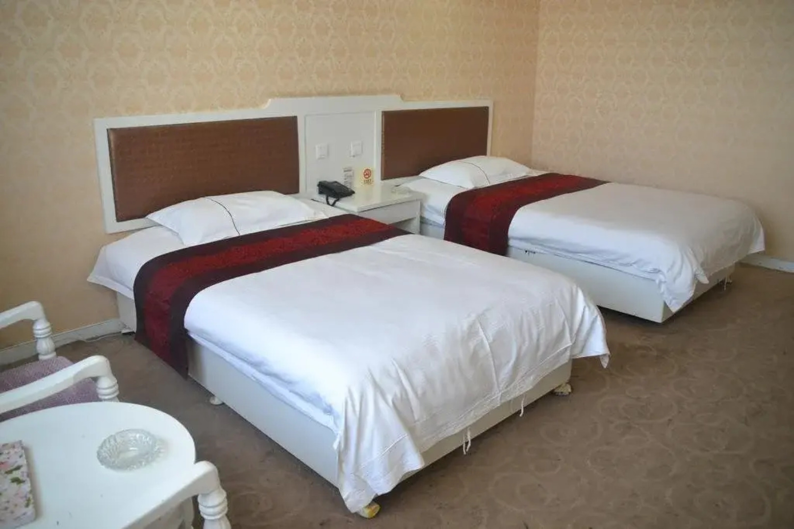 Yining Huarui Business Hotel