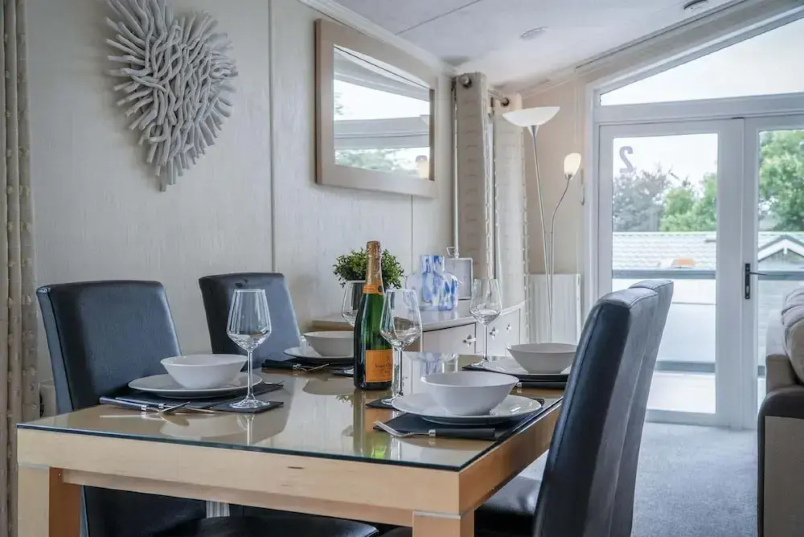 2 Manor Lodge - 2 Bedroom Lodge - Pendine