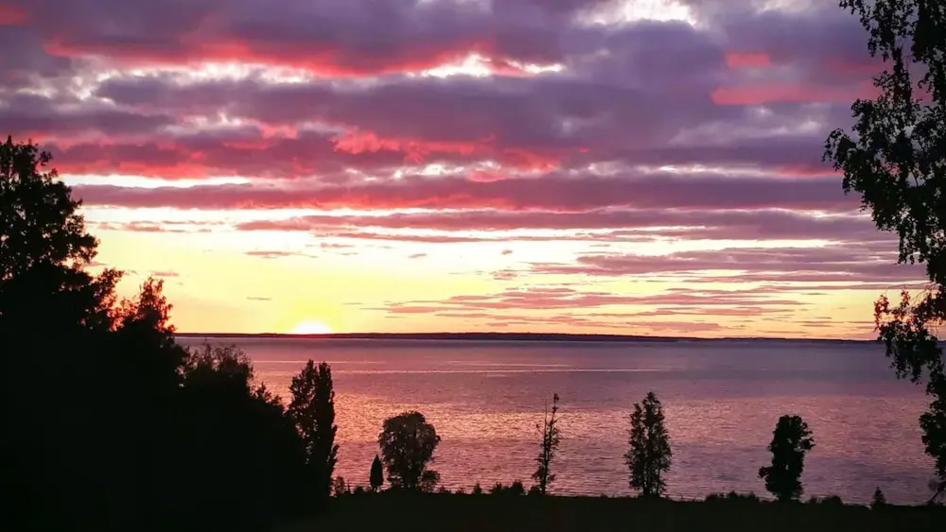 Stunning Sleeps 9 Lakeview Loghome, Spa & Yoga