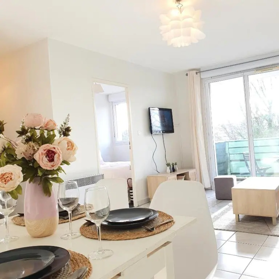 Appartement Colomiers belle vue proche des commodités avec piscine résidentielle