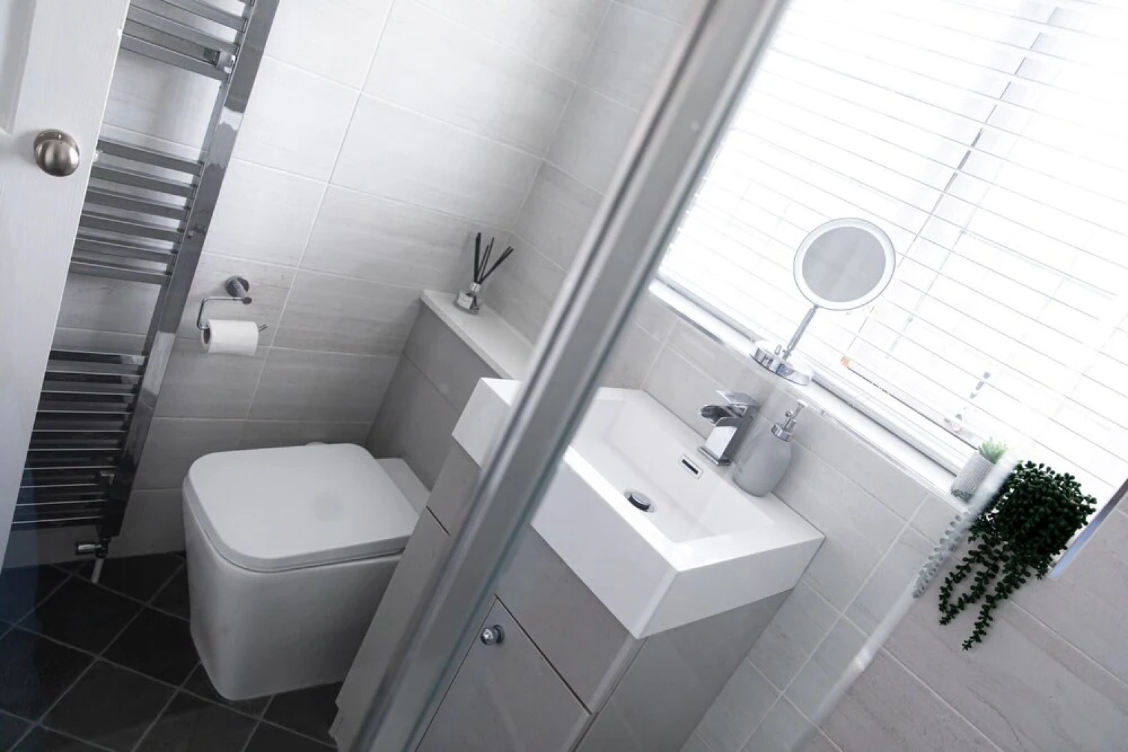 3 Bed House - Sleeps 6 - Garden - Parking - Wifi