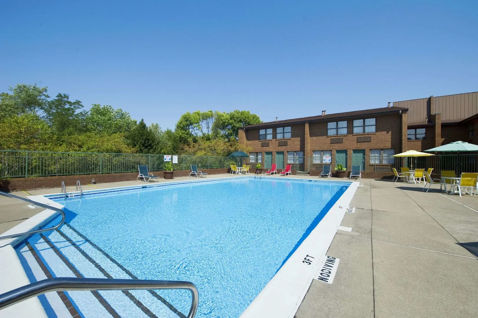 Red Roof Inn & Suites Lexington - Hamburg