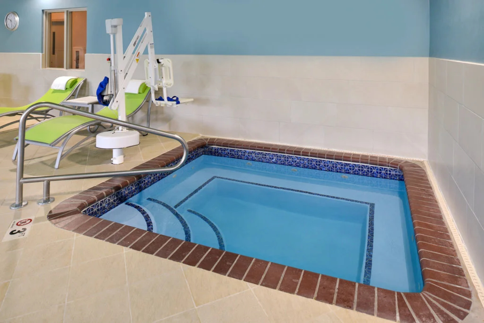 Holiday Inn Express & Suites Omaha - 120th and Maple by IHG