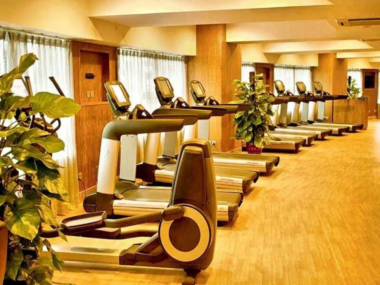 Aile Crown Holiday Hotel