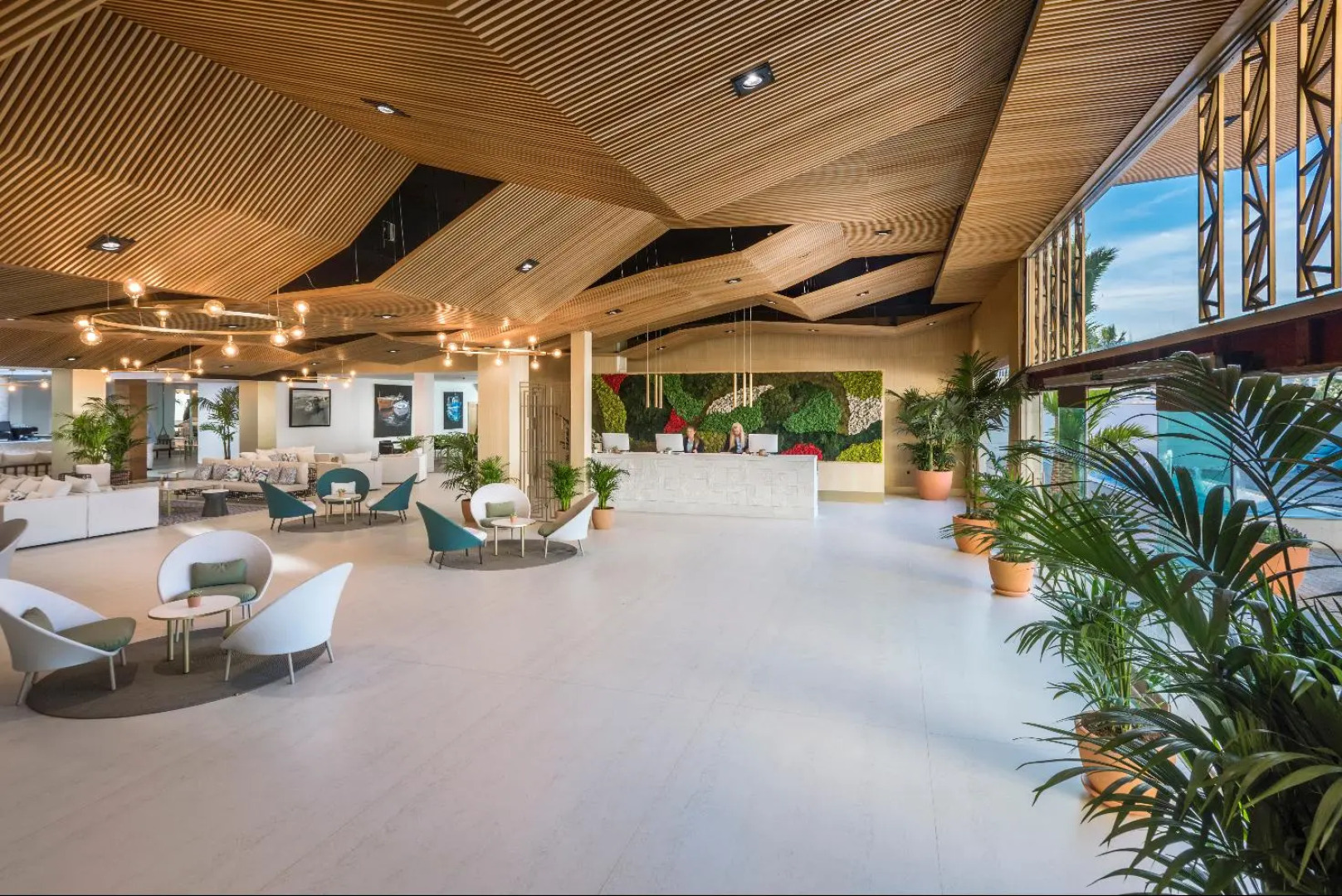 Mediterraneo Bay Hotel & Resort